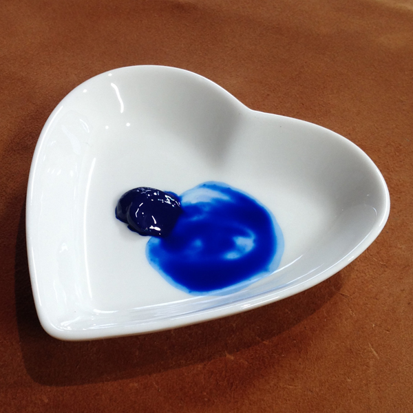 水でうす伸ばししたレノベイティングカラー補修クリーム