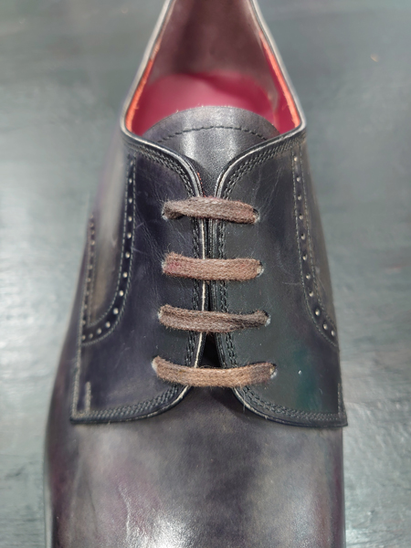 外羽根式の革靴の特徴