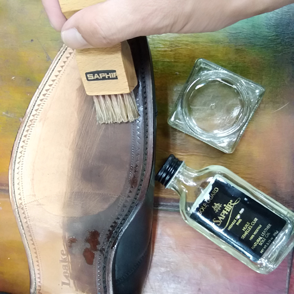 レザーソールの靴、ソールのケアが必要な理由 | 革靴・革製品の手入れ 