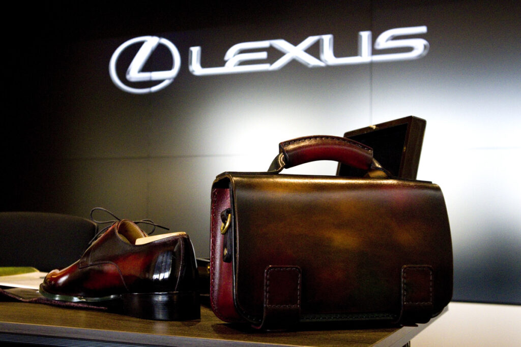 レクサス中川  店にて、“靴磨きワークショップ”が行われました