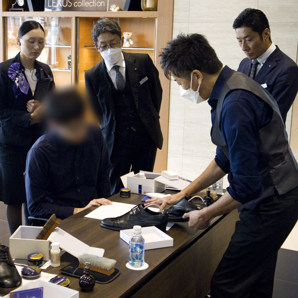 講師の話に真剣に耳を傾ける受講者とレクサス中川スタッフの皆様