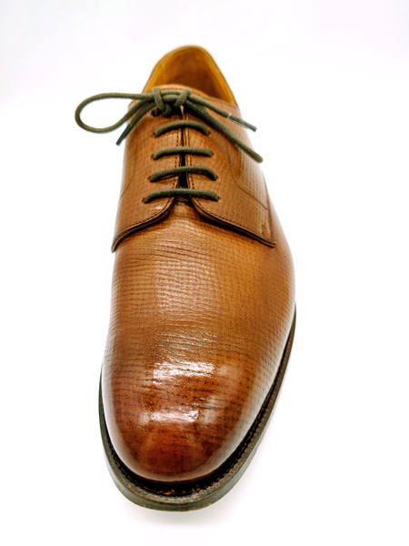 バーガンディ色のタッセルスリッポン（飯野さん私物） 正面からのカット