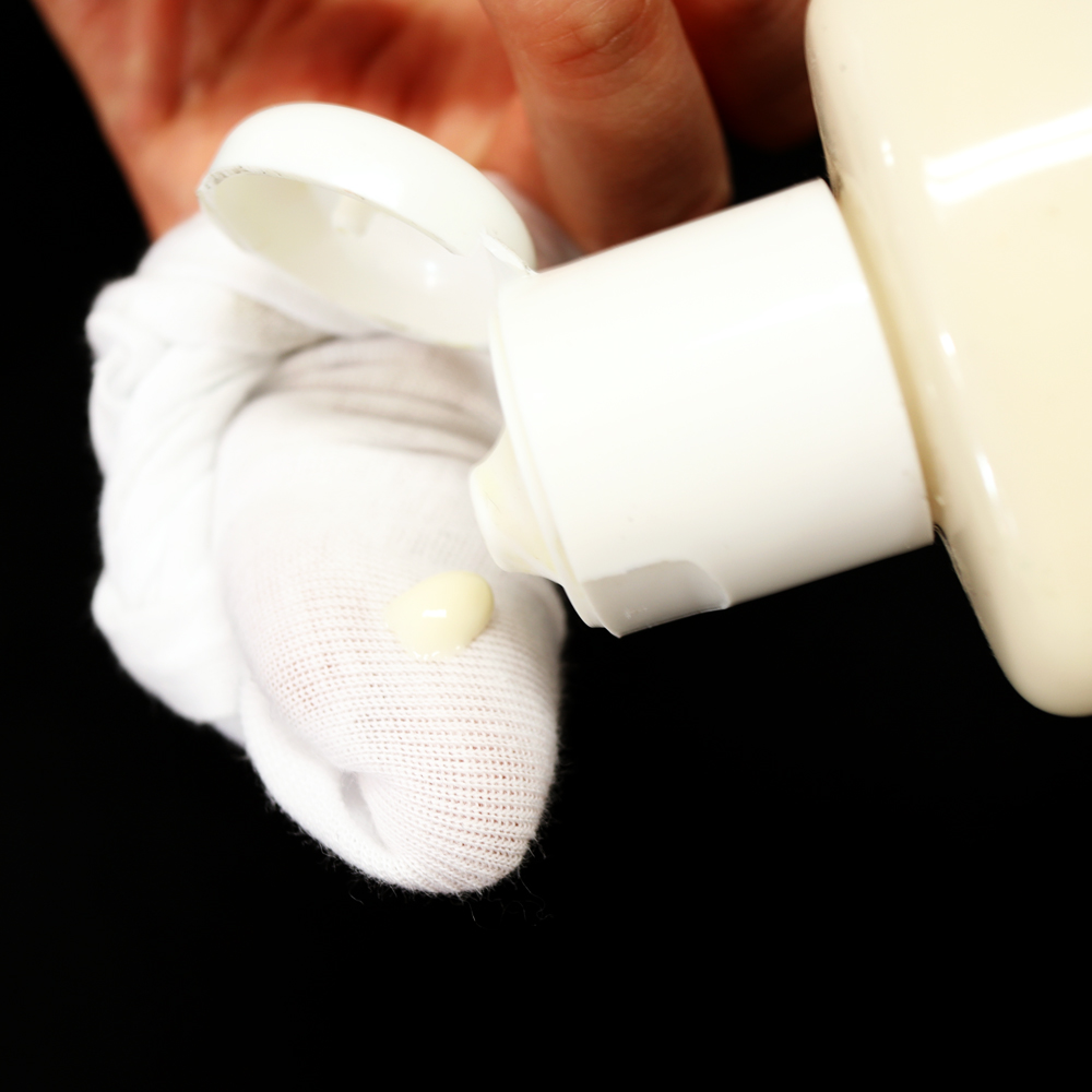 レザーローションで汚れ落とし