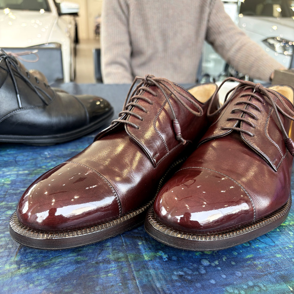 透明度の高いビーズワックスポリッシュが革の質感を際立たせる